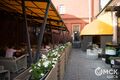 Больше двух не собираться: в Омске кафе открыли летние веранды
