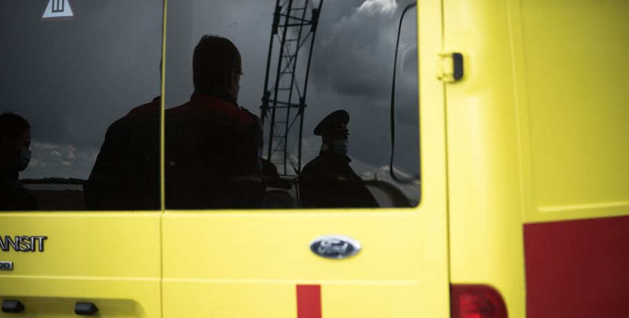 В Омске врачи скорой помощи высадили пациента из автомобиля