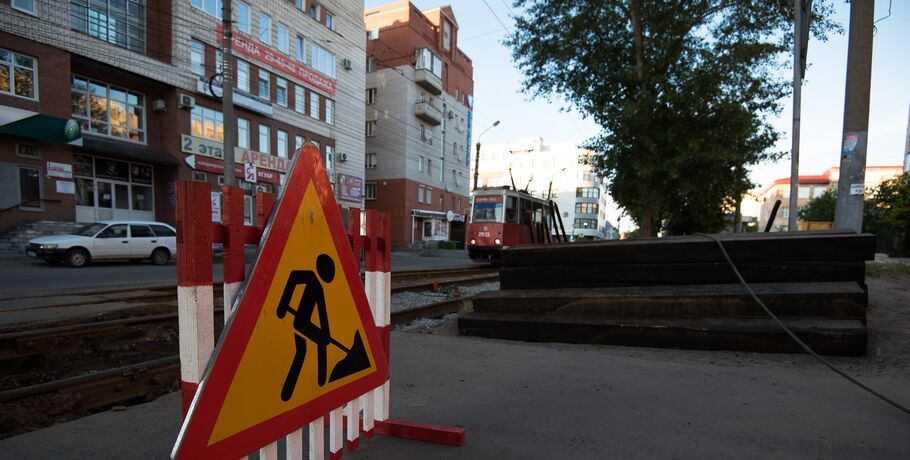 Дорогу на Бархатовой в Омске отремонтировали с нарушениями