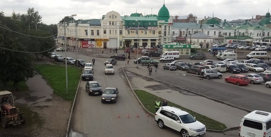 Сухой фонтан в центре Омска перегрелся и сломался