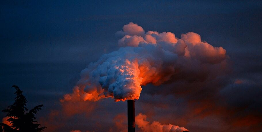 В Омске нашли 5 предприятий с незаконными выбросами, которые не могут оштрафовать