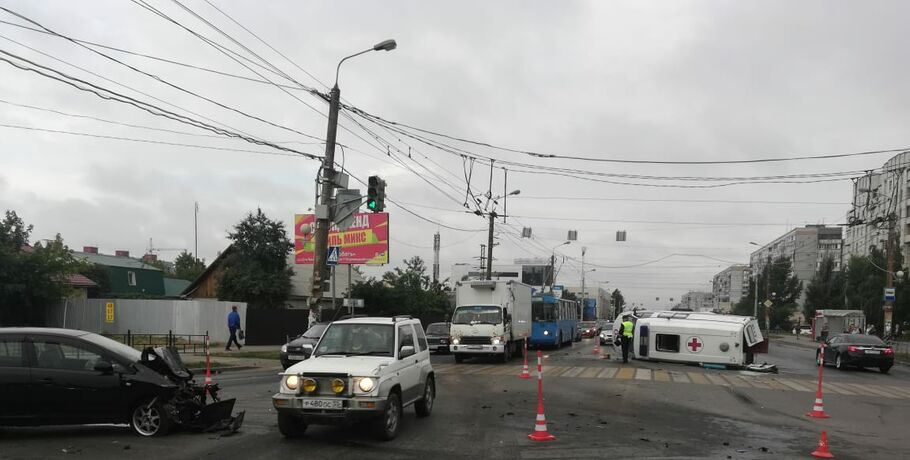 В Омске дорожники помогли спасти пострадавших в ДТП