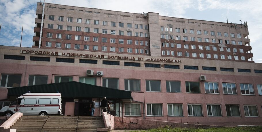 В омской больнице из-за коронавируса на карантин закрыли два отделения