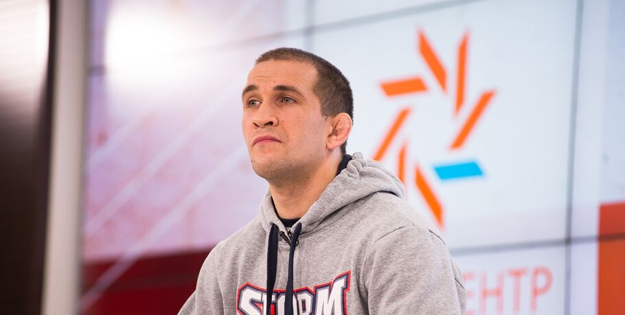 Александр Сарнавский уступил судейским решением в бою за титул лиги АСА