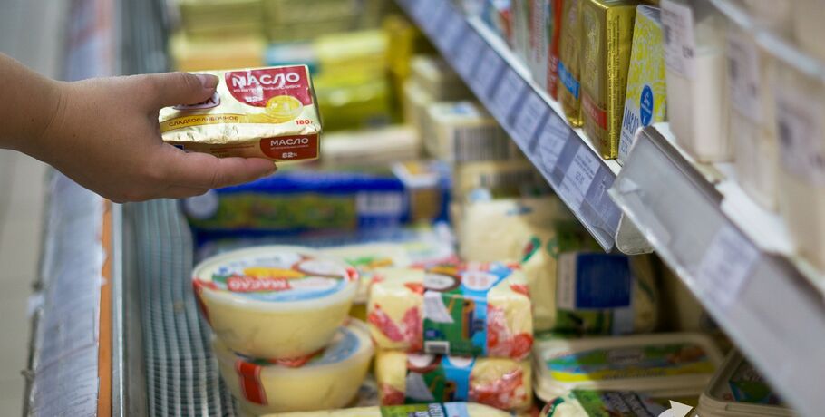 Омичи обнаружили свалку с запакованными продуктами из супермаркета