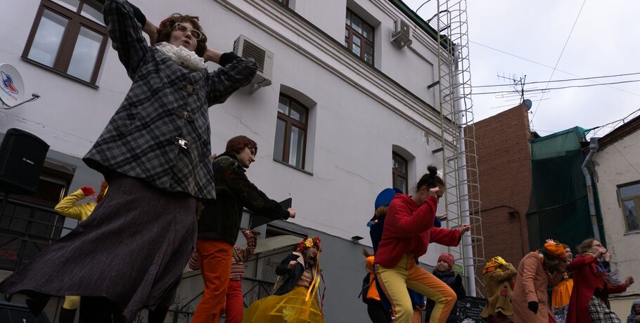 В центре Омска прошло театрализованное шествие 