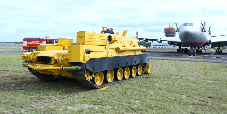 Омсктрансмаш изготовил для столичного аэропорта ремонтно-эвакуационную машину на базе танка Т-80
