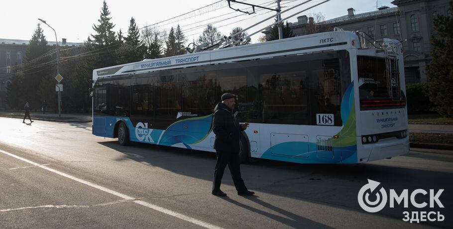 В Омске запустили новые троллейбусы с чётким расписанием движения