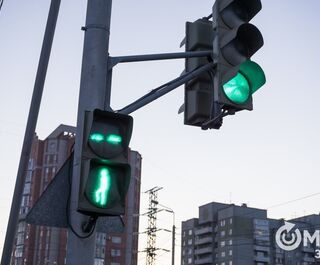 На ул. Лукашевича корректируют фазы светофора, чтобы водители не стояли в пробках