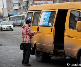 Маршрут через центр Омска остался почти без автобусов