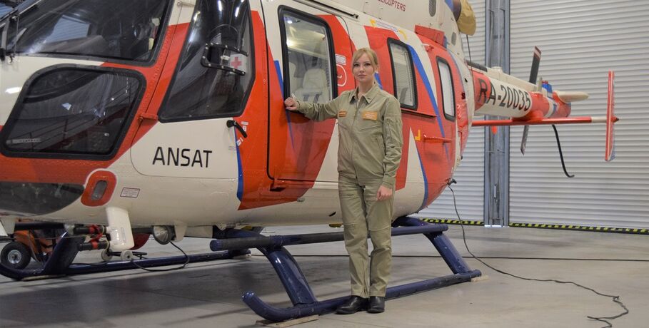 Выпускница омского авиаколледжа стала первой девушкой-пилотом вертолёта "Ансат"