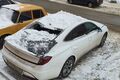 Снег, сошедший с крыши омской пятиэтажки, раздавил автомобиль