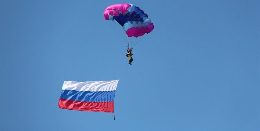 Омские парашютисты приземлятся в Парке Победы