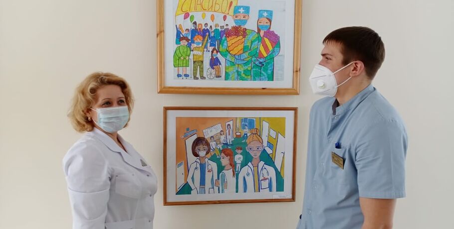 Юные художники выразили поддержку омским медикам