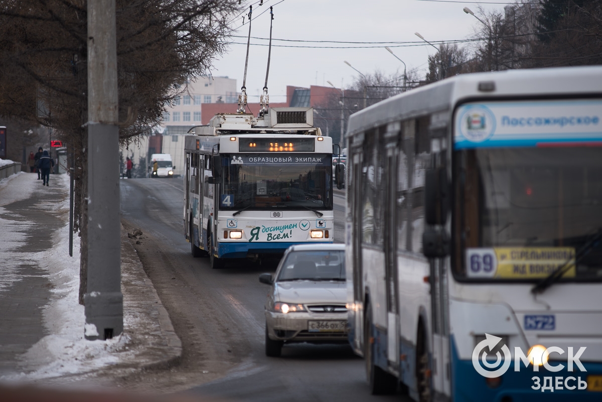 Омичей бесплатно обучат водить троллейбусы - Общество