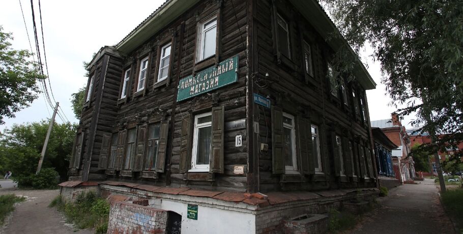 Волонтёры реставрируют столетний дом в центре Омска