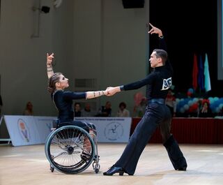 Омичи стали лучшими на чемпионате России по спортивным танцам на колясках