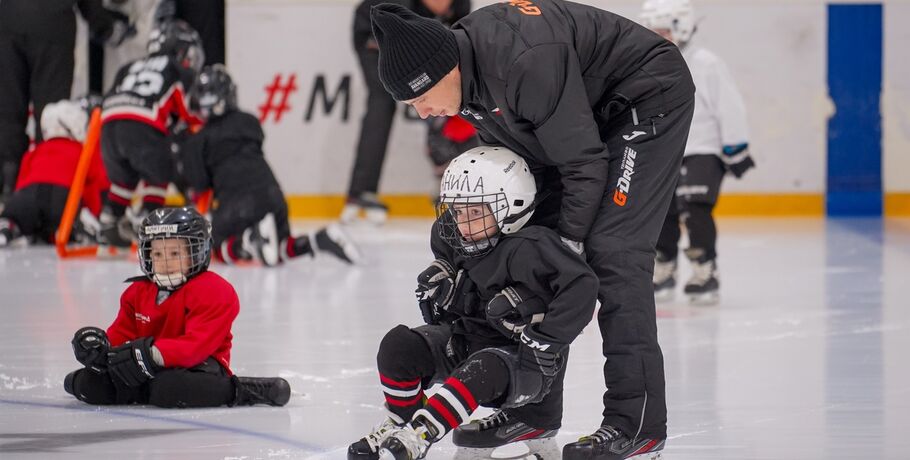 Академия "Авангард" будет учить школьников хоккею на уроках физкультуры