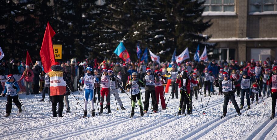 Для любителей зимних видов спорта в Омске готовят ледовые площадки и лыжные трассы