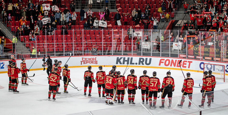 "Авангард" продлил победную серию в матче с лидером КХЛ