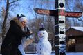 В Омске на "Зелёном острове" слепили взрывающихся снеговиков