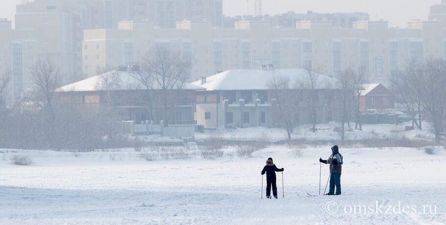 На смену метели со снегопадом в Омск идёт похолодание