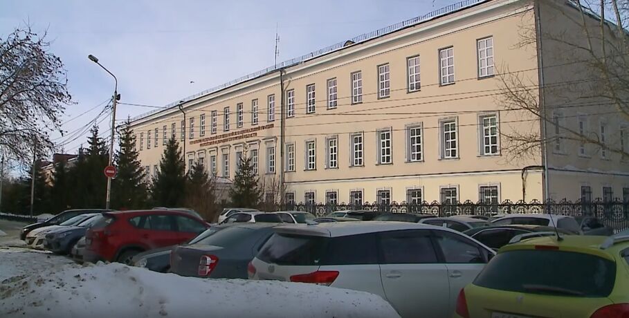 Строгая форма и суровая простота. Смотрим на здание главного управления Западной Сибири