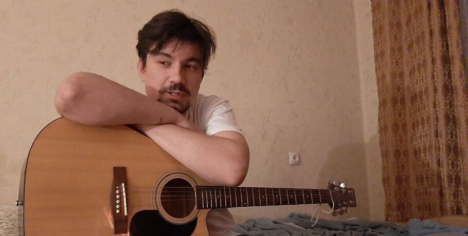 Поэт и музыкант Виталий Бирюков: "Хочется оставить что-то после себя. Хотя бы немного пожить после смерти"