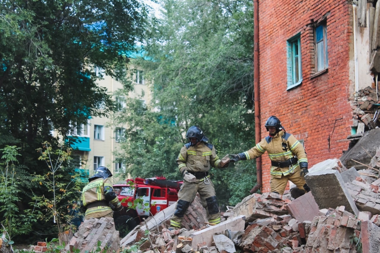 На месте рухнувшей стены дома в Омске жертв и пострадавших не обнаружено -  Общество