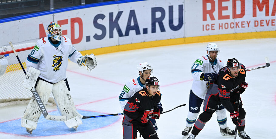 Хоккеисты "Авангарда" и "Сочи" подрались в третьем матче подряд  