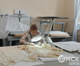 Присутствует налёт шика. Омские мастера реставрируют платье правнучки фельдмаршала Кутузова