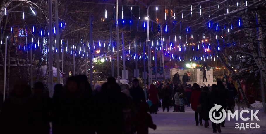 Омские парки украсят к Новому году светящимися сосульками и снежинками