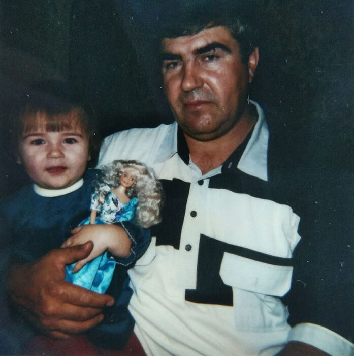Валерия Зройчикова в детстве с куклой Барби