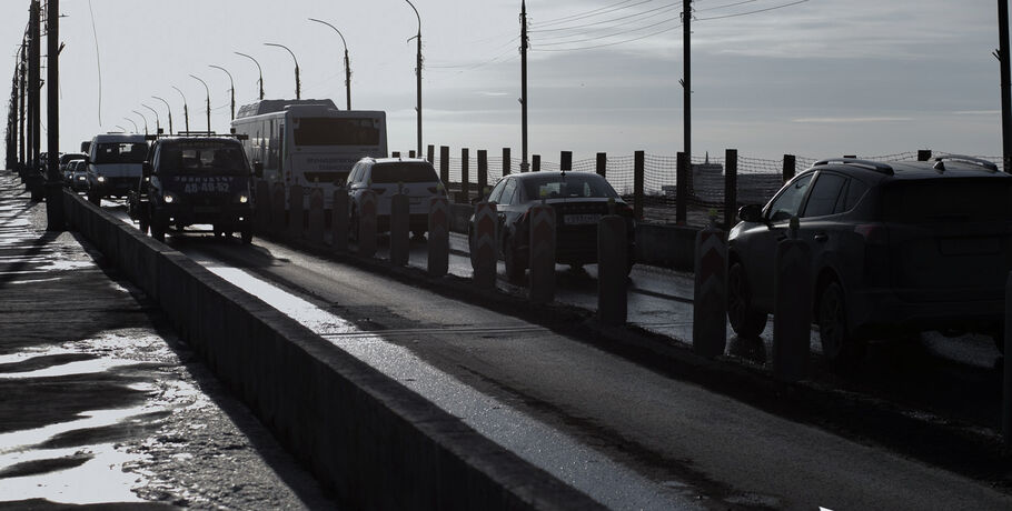 Омичи смогут наблюдать за ходом ремонта Ленинградского моста круглосуточно