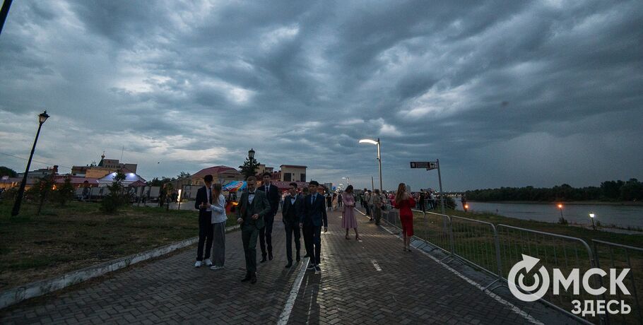 В Омске стихнет шторм, но не потеплеет
