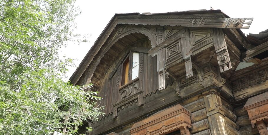 В чём уникальность забытых деревянных хором в центре Омска