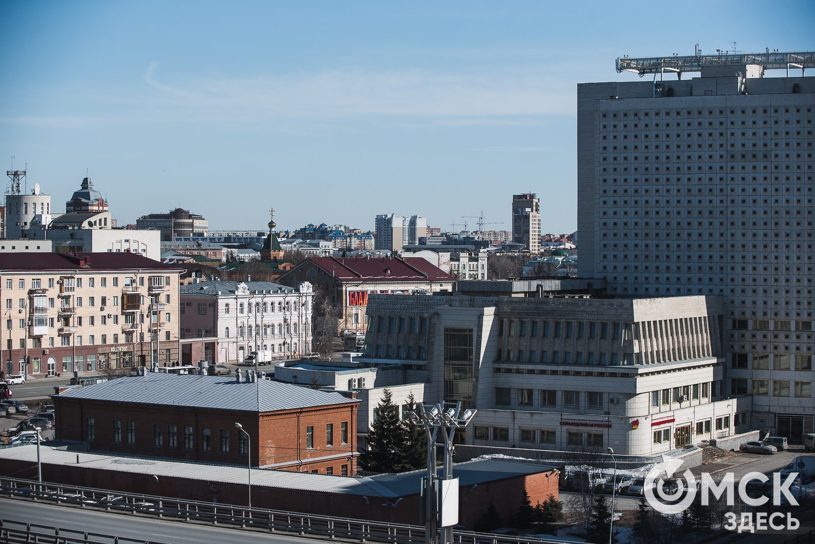 На метромосту появились специальные экраны, защищающие особняк с фамильными  вензелями - Общество