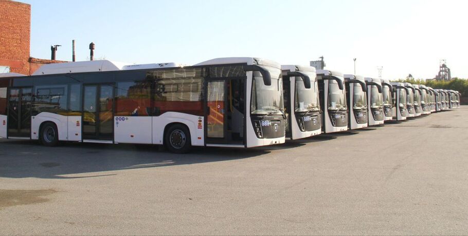 В Омск привезли новые автобусы уже с валидаторами