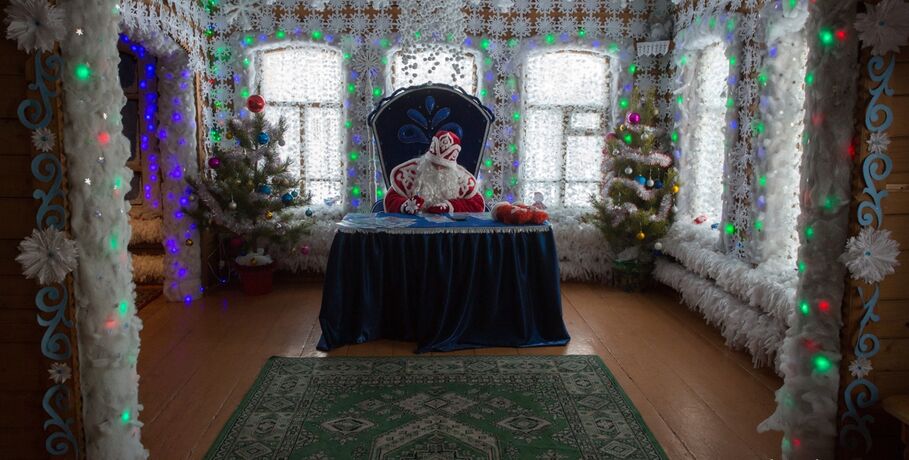 Новогодняя мастерская Деда Мороза открывается в центре Омска