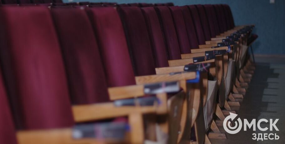 Не занимать: в Омском Доме актёра появятся именные зрительские кресла