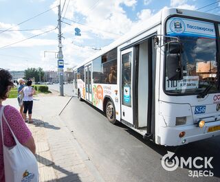 В омских автобусах обещали включить кондиционеры, чтобы поездки не походили на челлендж