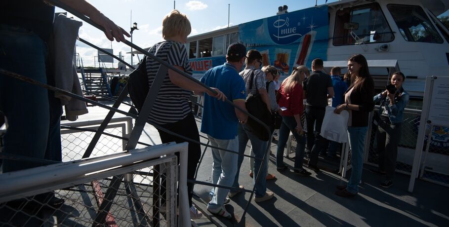 Омичи ещё успевают сплавать в Большеречье на теплоходе