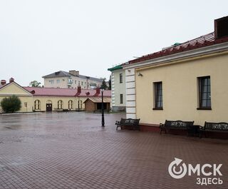 В поисках шёлка и специй. Как успеть на последние показы бесплатного спектакля в Омской крепости