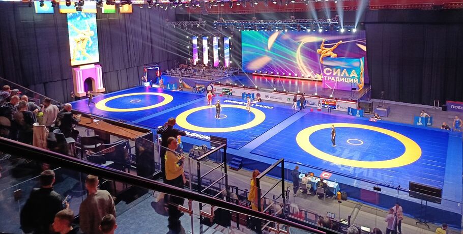 Броски под рёв трибун, позолоченные часы и Карелин: чем запомнился турнир "Сила традиций"