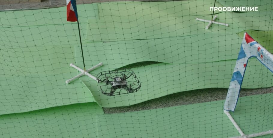 Азарт и вкус инженерного творчества. В омском вузе устроили гонки дронов с препятствиями