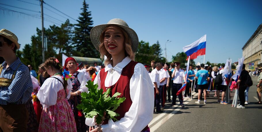 Омск в цветах национальностей: как прошёл День России под палящим солнцем