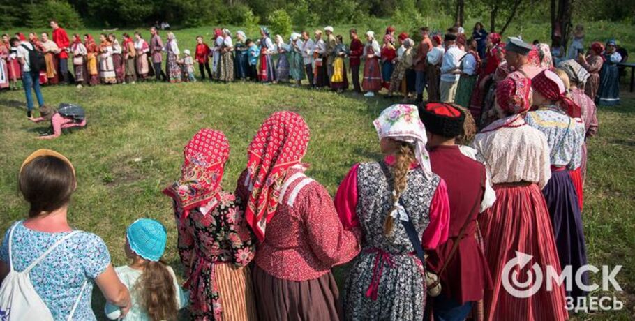 Ищем ответы у сказочницы и пробуем блюда предков: полная программа "Слетья"