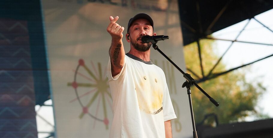 "Я люблю тебя, Омск! И это хорошо". Группа Pizza разогнала тучи над городом