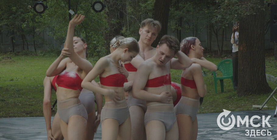 "Лоси выходят в город", или Спектакль не про человека и не про животных