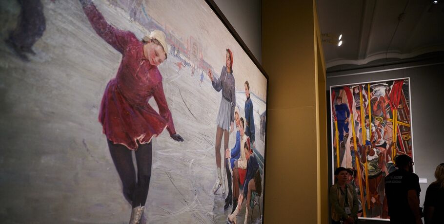 От революции до быта: загадочный мир советских женщин в художественных красках и флакончиках духов